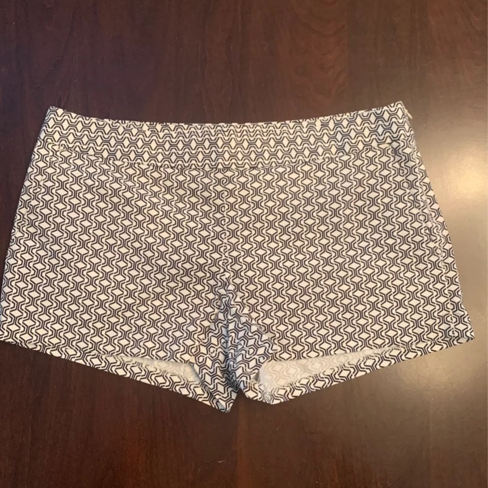 Express 8 shorts